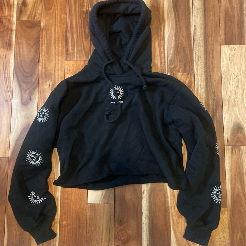 Hollister Black Crop Graphic Hoodie